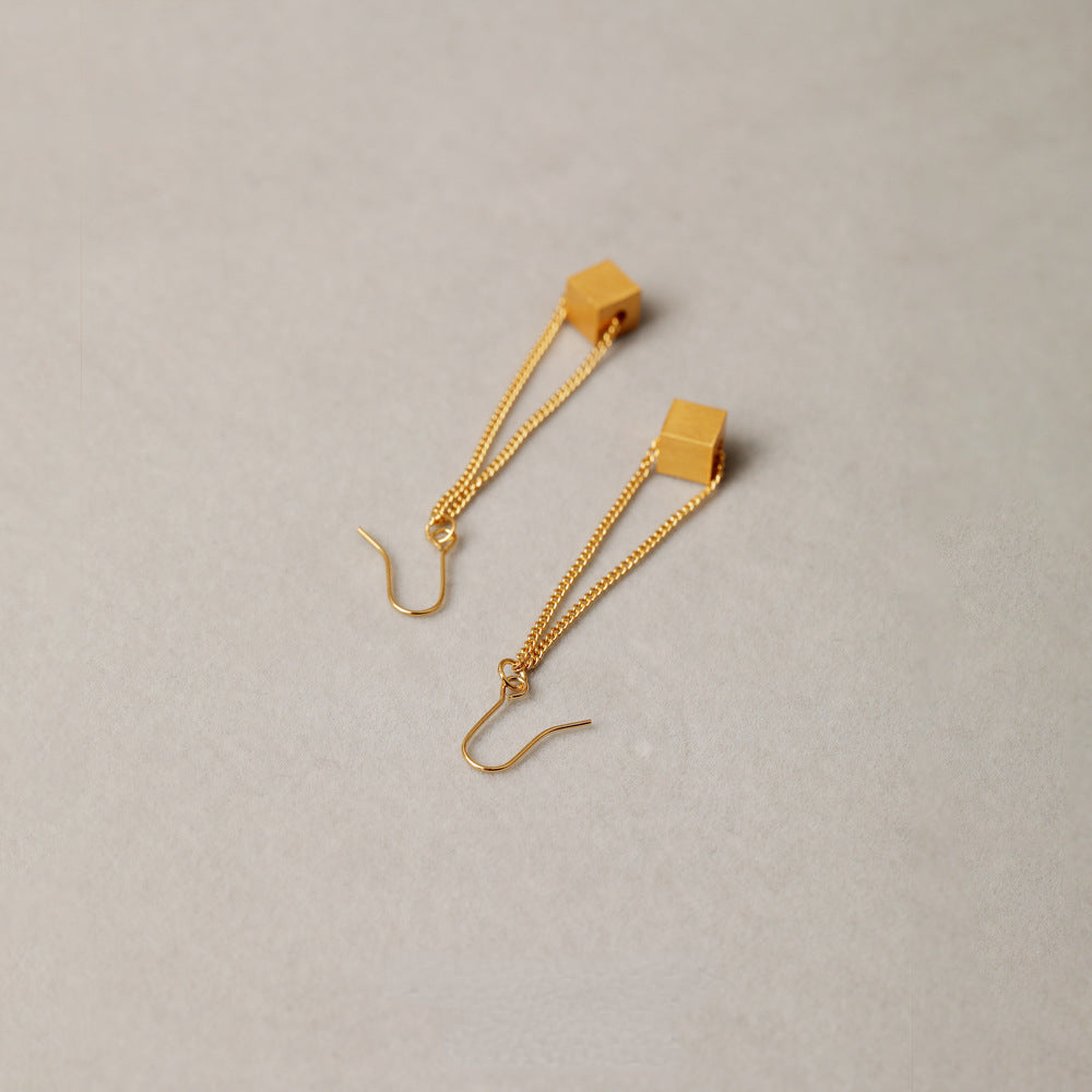 ALODIA SCULPTURE ELEGANT EARRING IN BRASS WITH 18K GOLD FINISH MATTE GOLD