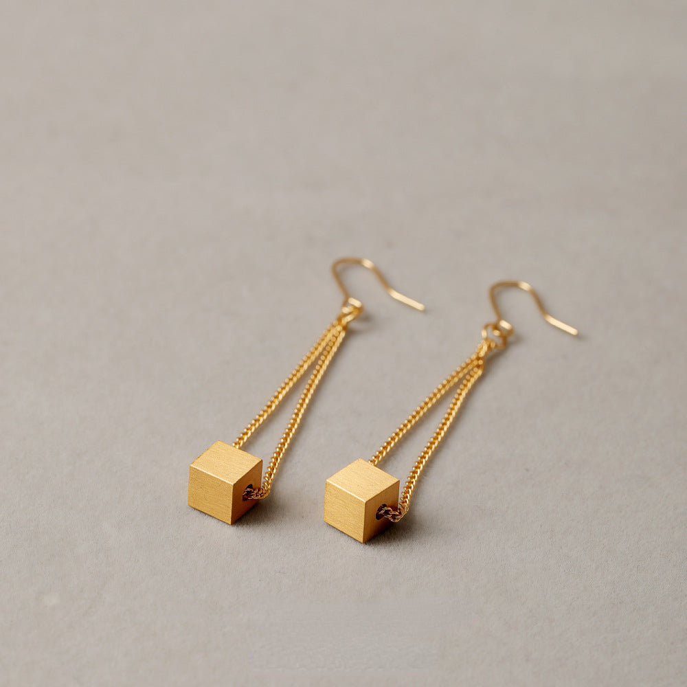 ALODIA SCULPTURE ELEGANT EARRING IN BRASS WITH 18K GOLD FINISH MATTE GOLD