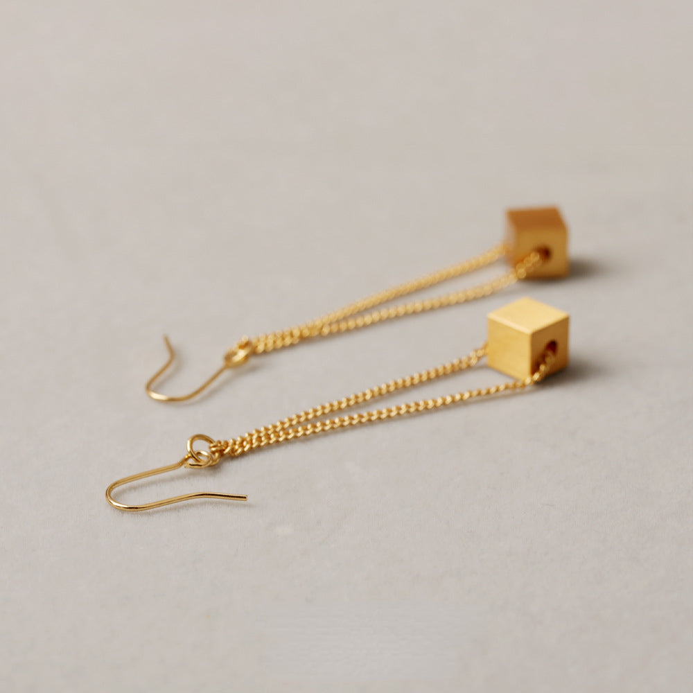 ALODIA SCULPTURE ELEGANT EARRING IN BRASS WITH 18K GOLD FINISH MATTE GOLD