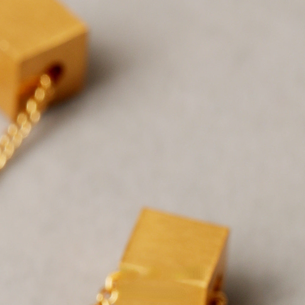 ALODIA SCULPTURE ELEGANT EARRING IN BRASS WITH 18K GOLD FINISH MATTE GOLD