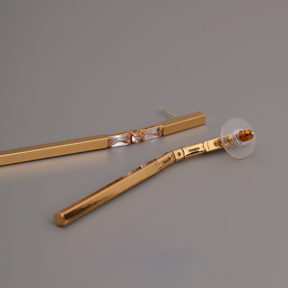 ALODIA ELEGANT EARRING IN BRASS WITH 18K GOLD FINISH AND ZIRCON