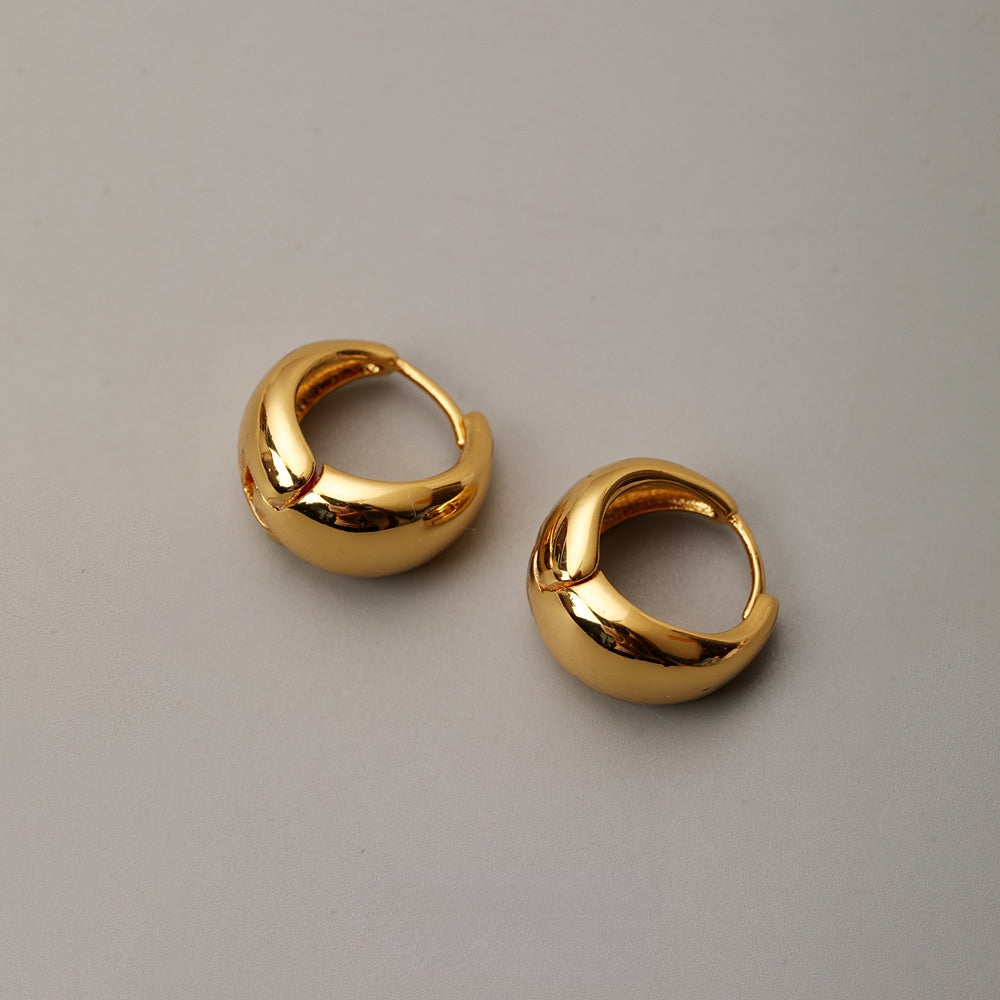 ALODIA ELEGANT EARRING IN BRASS WITH 18K GOLD FINISH