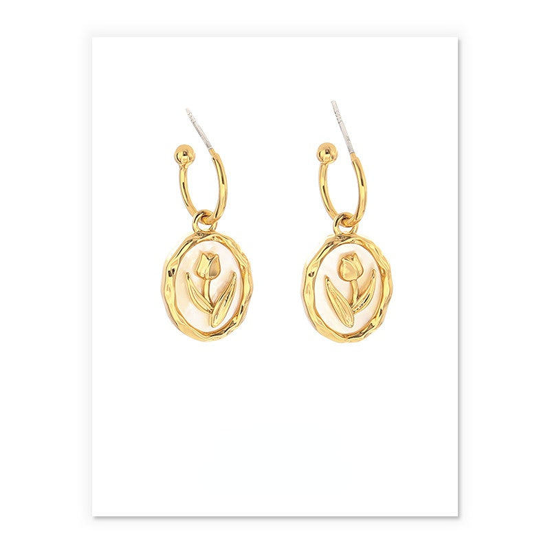 ALODIA EARRING ELEGANT IN BRASS WITH 18K GOLD FINISH AND MOTHER-OF-PEARL