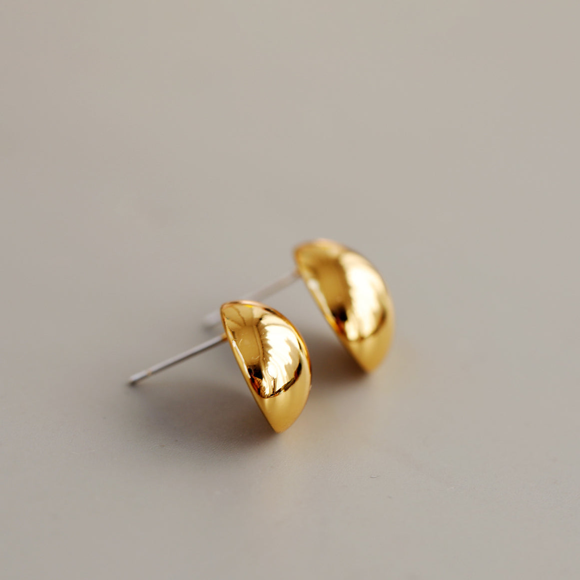 ALODIA SMALL SUGAR BEAN EARRING IN BRASS WITH 18K GOLD FINISH
