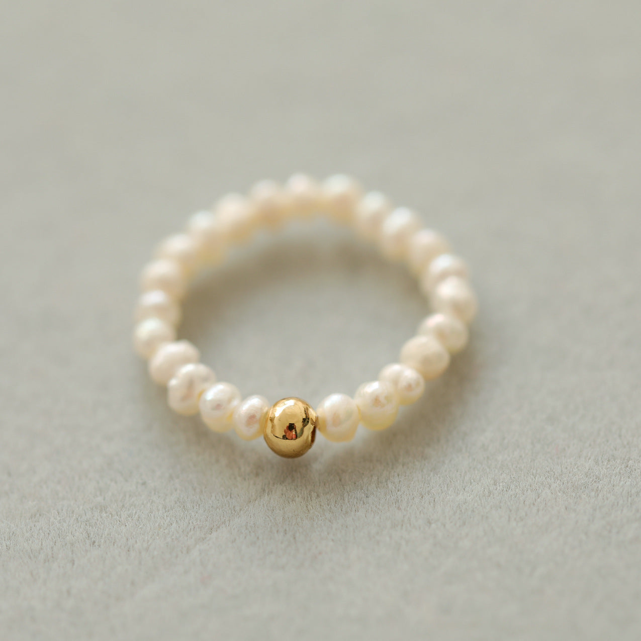 ALODIA
SMALL WHITE LOVELY RING IN 925 SILVER BEAD AND FRESHWATER PEARLS