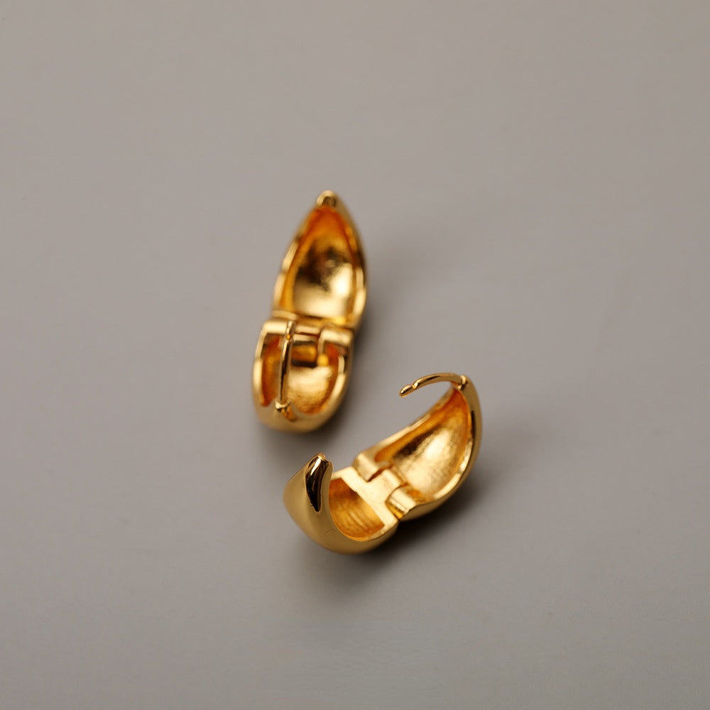 ALODIA ELEGANT EARRING IN BRASS WITH 18K GOLD FINISH