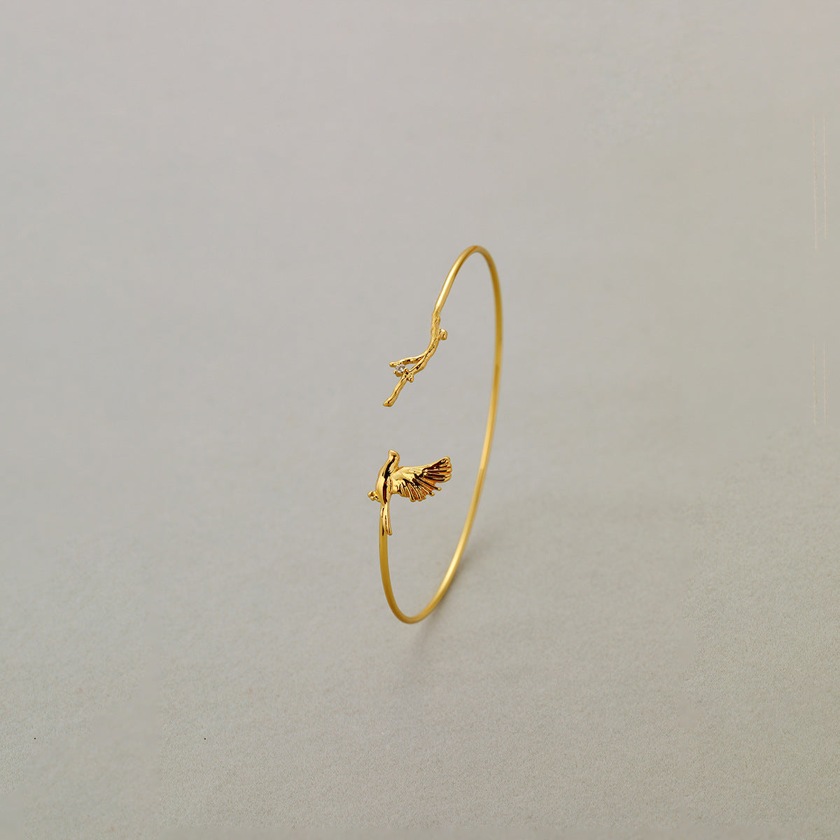 ALODIA MAGPIE BRACELET IN BRASS WITH 18K GOLD FINISH