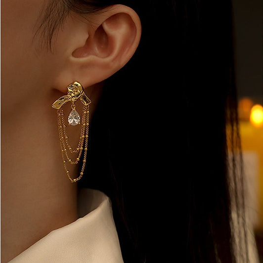 EARRING TASSEL IN BRASS WITH 18K GOLD FINISH AND ZIRCON