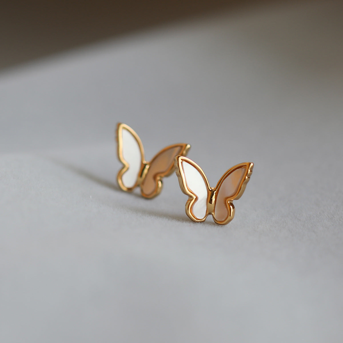 ALODIA BUTTERFLY EARRING ELEGANT IN BRASS WITH 18K GOLD FINISH AND MOTHER-OF-PEARL