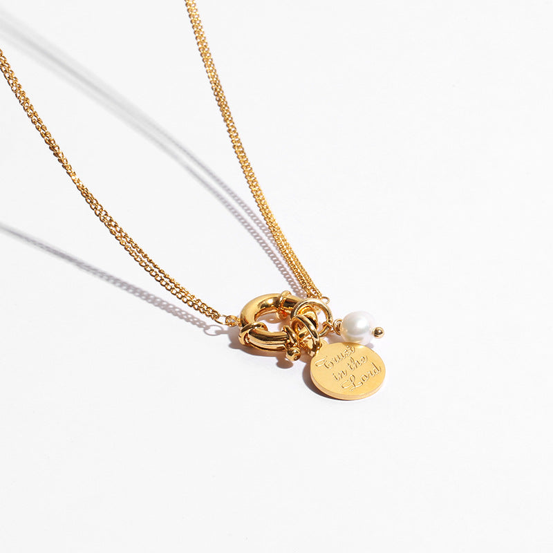 ALODIA NECKLACE IN BRASS WITH 18K GOLD FINISH AND BAROQUE PEARLS