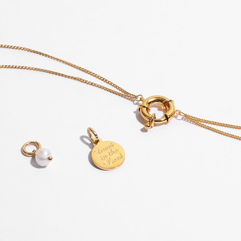 ALODIA NECKLACE IN BRASS WITH 18K GOLD FINISH AND BAROQUE PEARLS