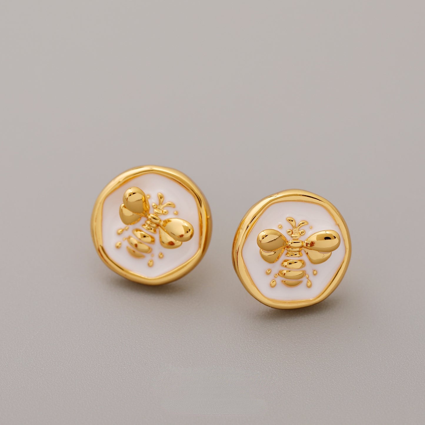 ALODIA BEE EARRING IN BRASS WITH 18K GOLD FINISH AND ENAMEL