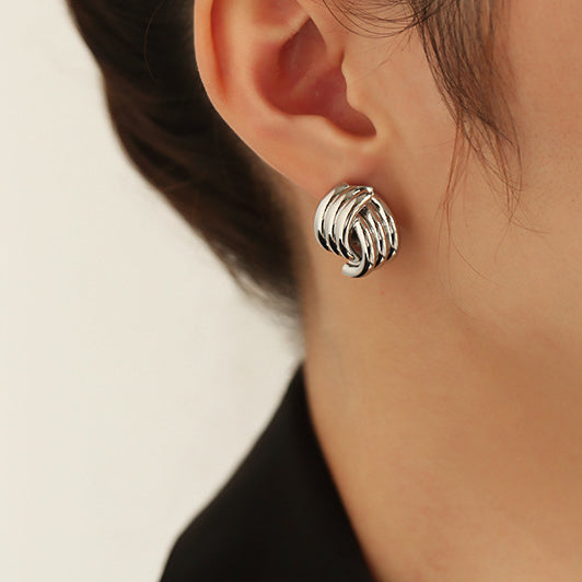 ALODIA SCULPTURE EARRING IN BRASS WITH 18K GOLD FINISH