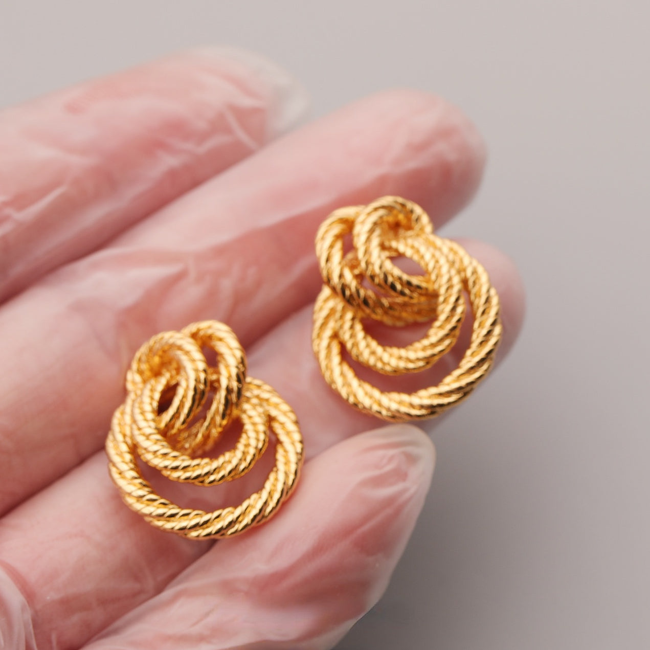 ALODIA WOVEN EARRING IN BRASS WITH 18K GOLD FINISH