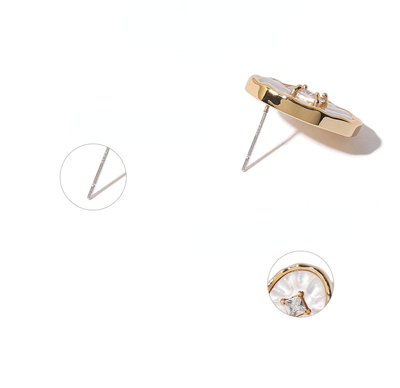 ALODIA EARRING ELEGANT IN BRASS WITH 18K GOLD FINISH AND MOTHER-OF-PEARL AND ZIRCON