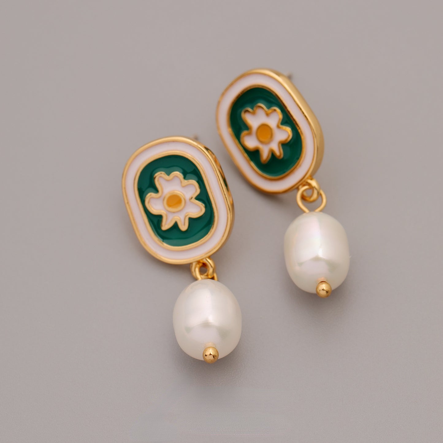 ALODIA EARRING IN BRASS WITH 18K GOLD FINISH ENAMEL AND BAR0QUE PEARLS