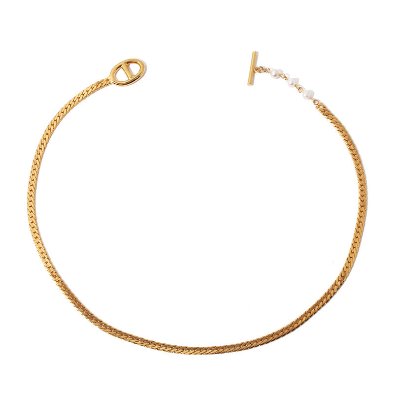 ALODIA NECKLACE IN BRASS WITH 18K GOLD FINISH AND BAROQUE PEARLS