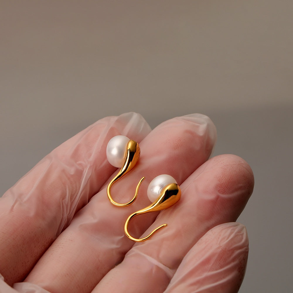 ALODIA MUSICAL NOTES EARRING IN BRASS WITH 18K GOLD FINISH AND BAR0QUE PEARLS