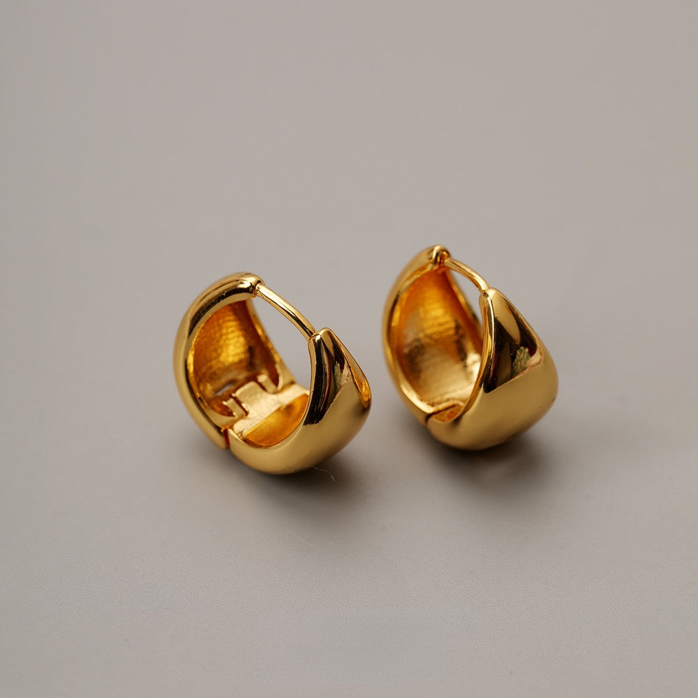 ALODIA ELEGANT EARRING IN BRASS WITH 18K GOLD FINISH