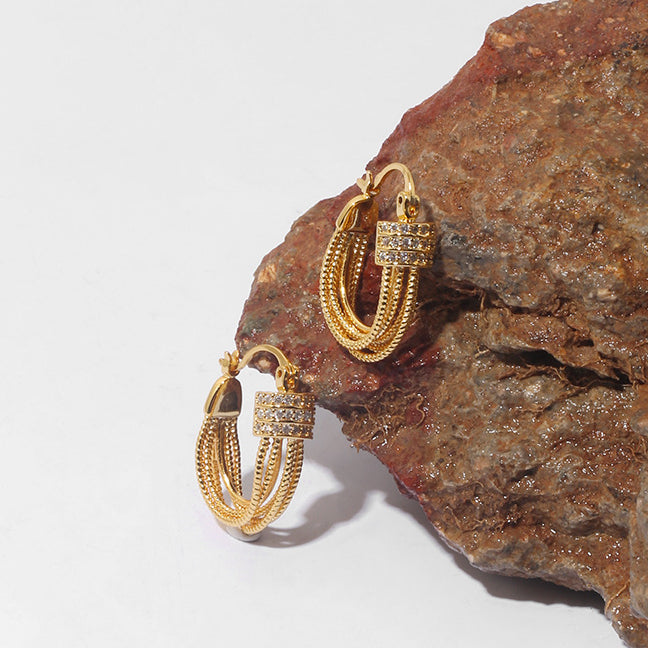 ALODIA VINTAGE STYLE EARRING IN BRASS WITH 18K GOLD FINISH AND ZIRCON