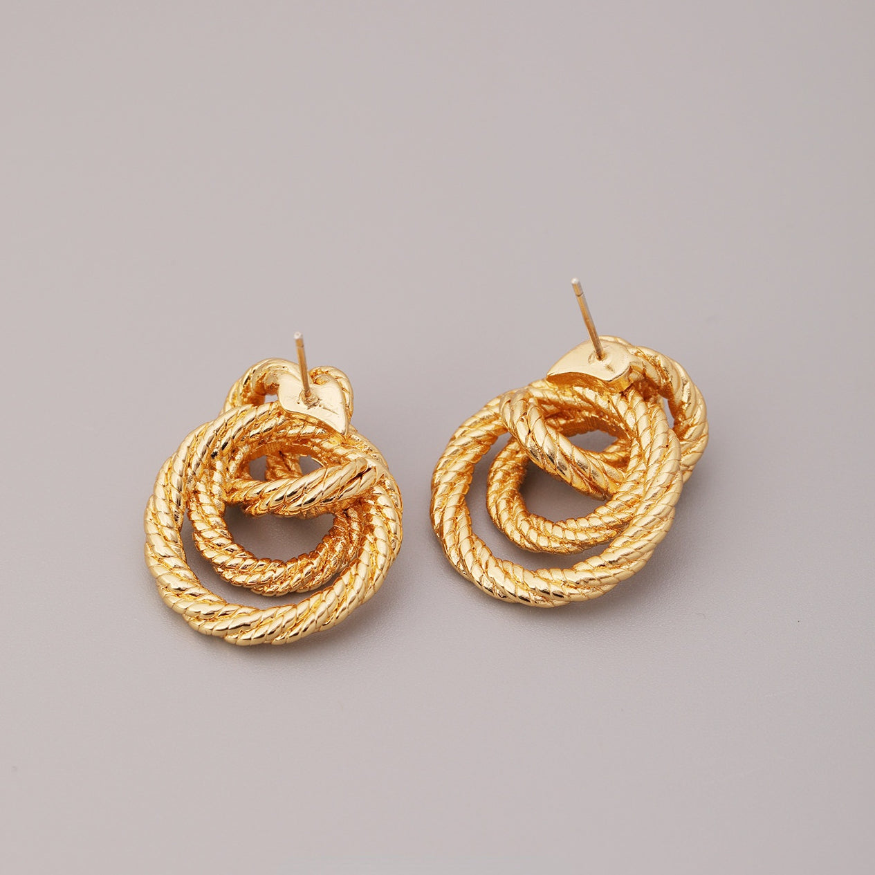 ALODIA WOVEN EARRING IN BRASS WITH 18K GOLD FINISH