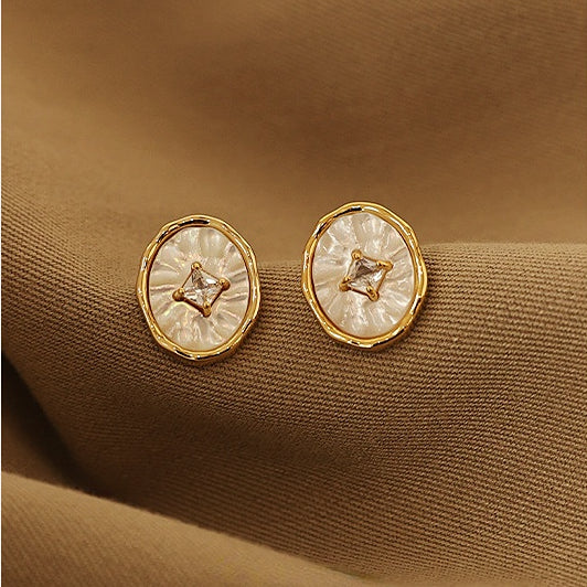 ALODIA EARRING ELEGANT IN BRASS WITH 18K GOLD FINISH AND MOTHER-OF-PEARL AND ZIRCON