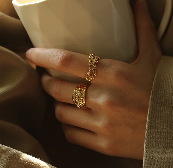 ALODIA FLOWING RING IN BRASS WITH 18K GOLD FINISH