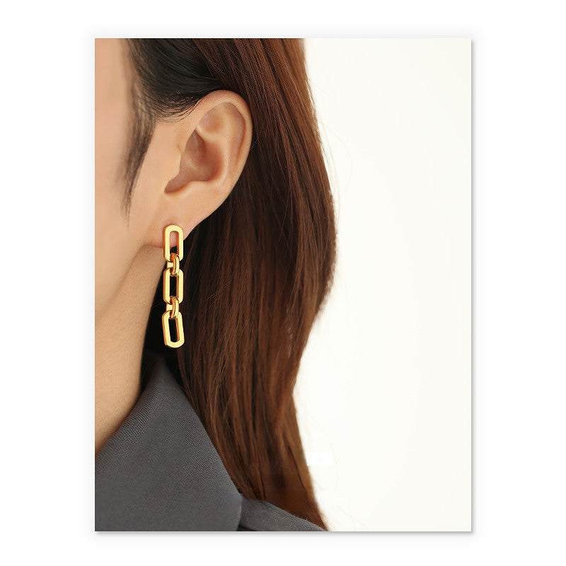 ALODIA EARRING IN BRASS WITH 18K GOLD FINISH