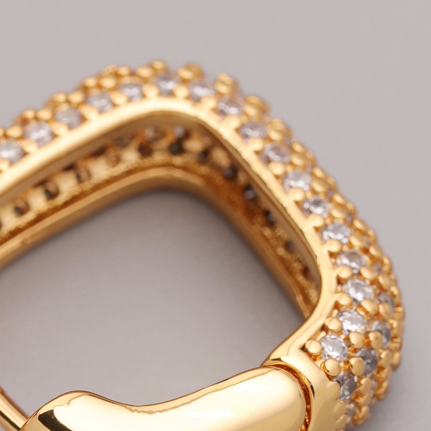 ALODIA EARRING IN BRASS WITH 18K GOLD FINISH AND ZIRCON ELEGANT