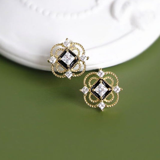 ALODIA  VINTAGE LOVELY ROCOCO EARRING IN 925SILVER WITH 14K GOLD FINISH AND 5A ZIRCON AND BLACK ONYX