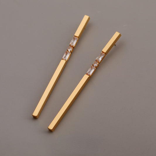 ALODIA  ELEGANT EARRING IN BRASS WITH 18K GOLD FINISH AND ZIRCON