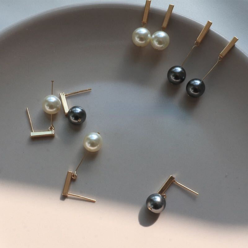 ALODIA  EARRING IN 925SILVER WITH 14K GOLD FINISH AND BLACK PEARLS 