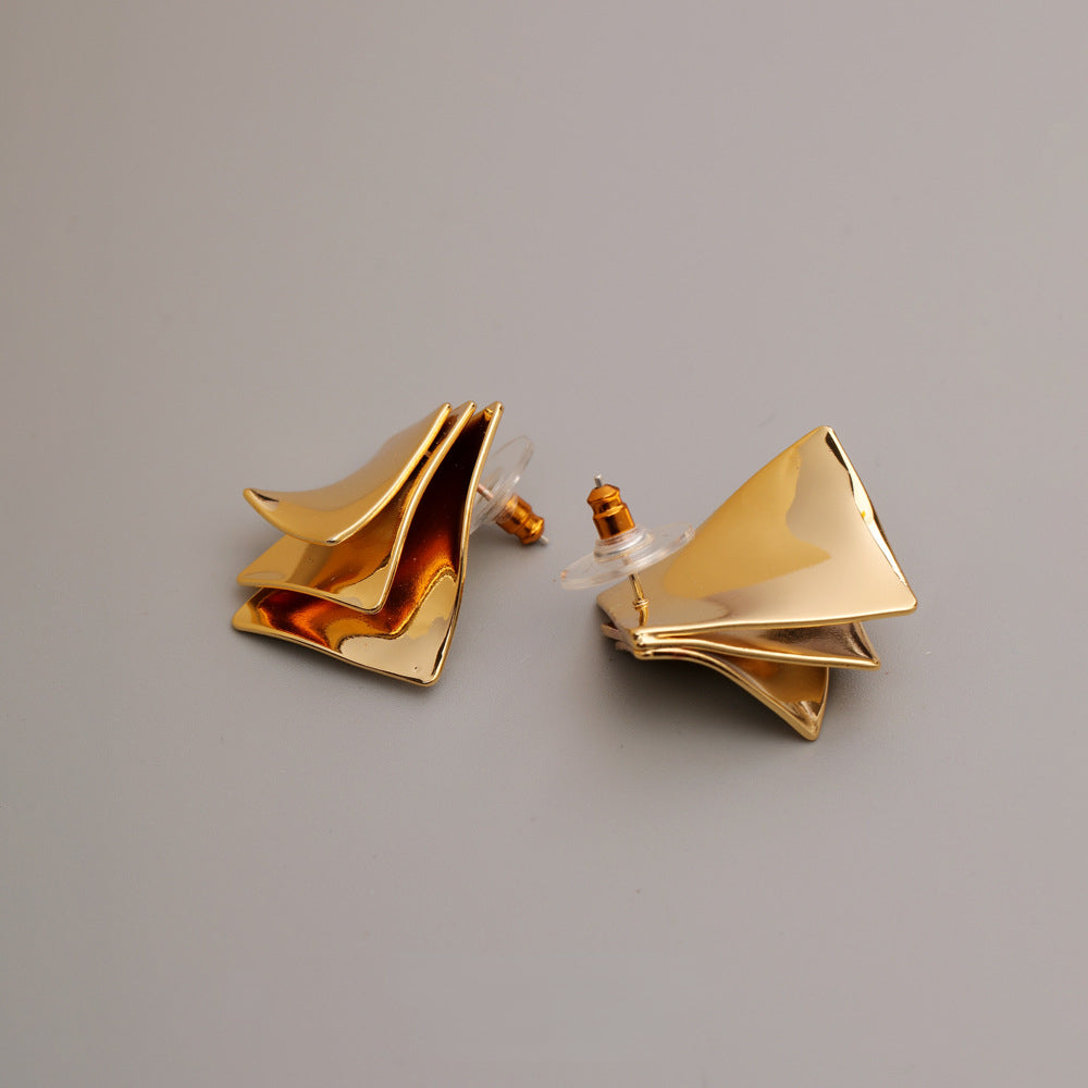 EARRING IN BRASS WITH 18K GOLD FINISH