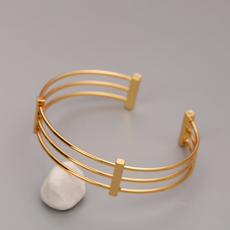 ALODIA  BRACELET IN BRASS WITH 18K GOLD FINISH ADJUSTABLE