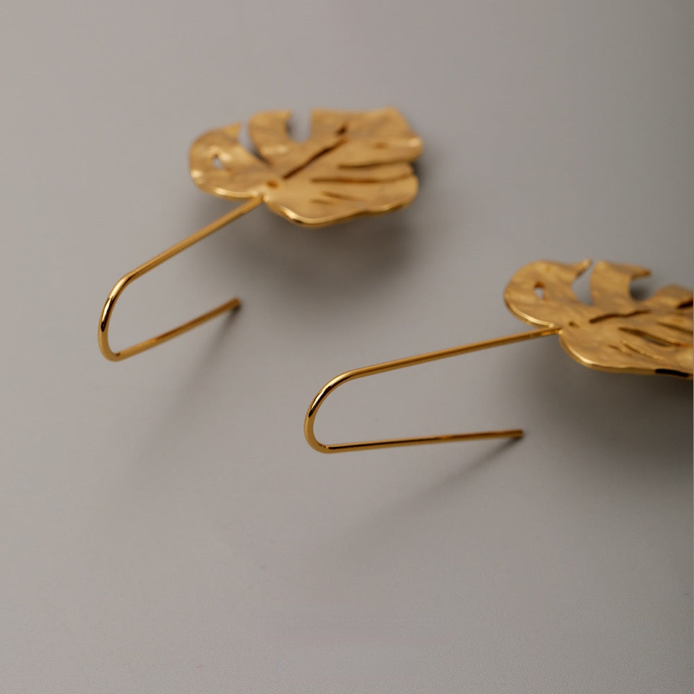 ALODIA  VINTAGE STYLE LEAF EARRING IN BRASS WITH 18K GOLD FINISH 