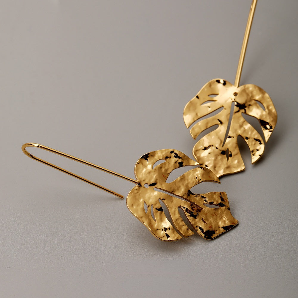 ALODIA  VINTAGE STYLE LEAF EARRING IN BRASS WITH 18K GOLD FINISH 