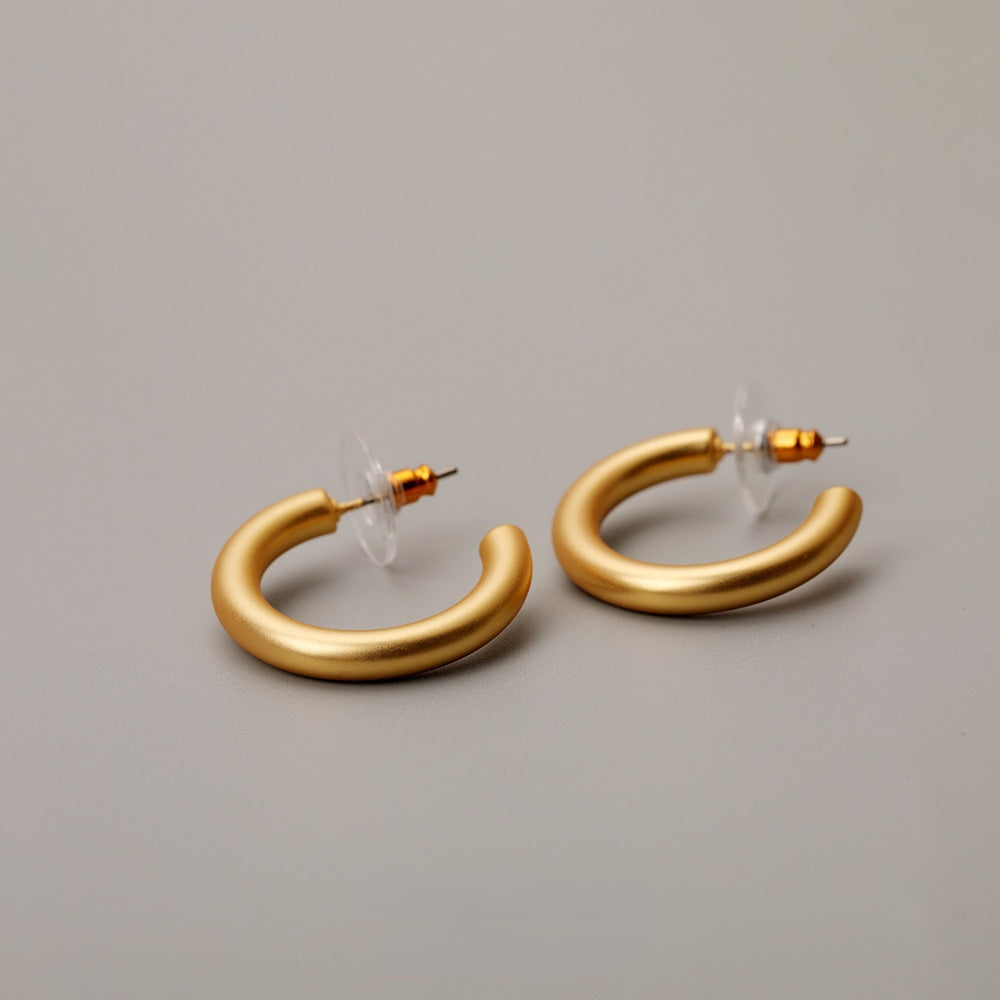 ALODIA  EARRING C-SHAPED IN BRASS WITH 18K GOLD FINISH 