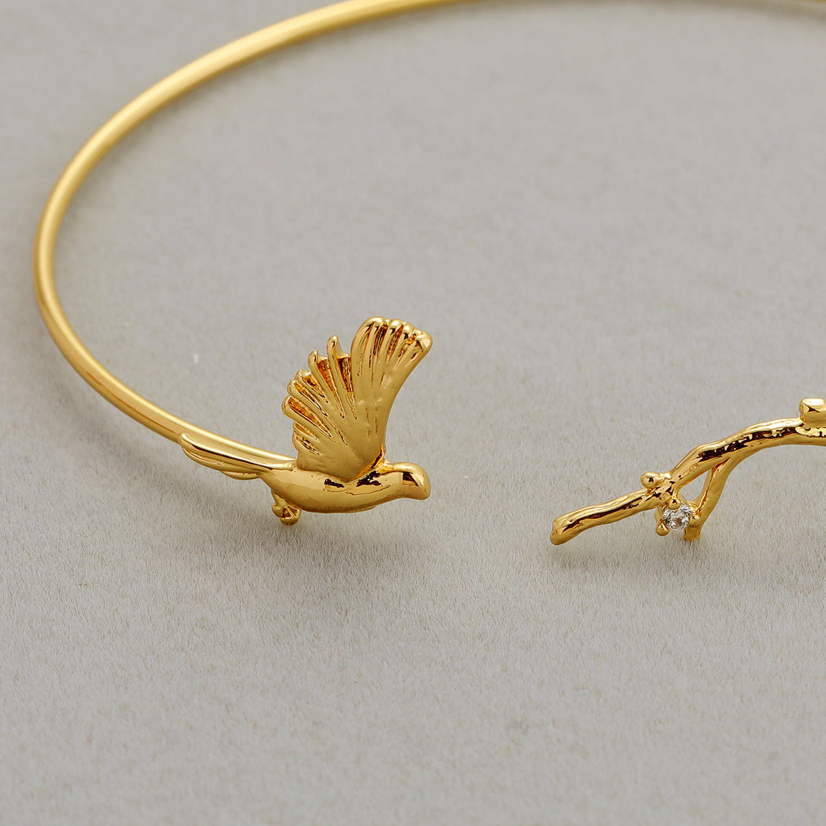 ALODIA  MAGPIE BRACELET IN BRASS WITH 18K GOLD FINISH 