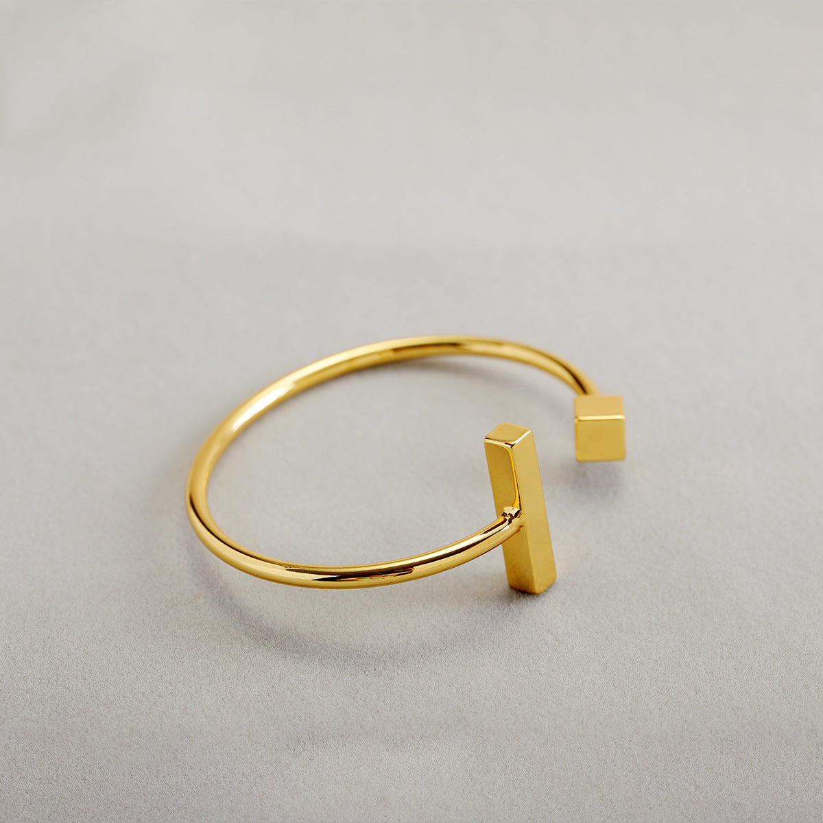 ALODIA  BRACELET IN BRASS WITH 18K GOLD FINISH ADJUSTABLE