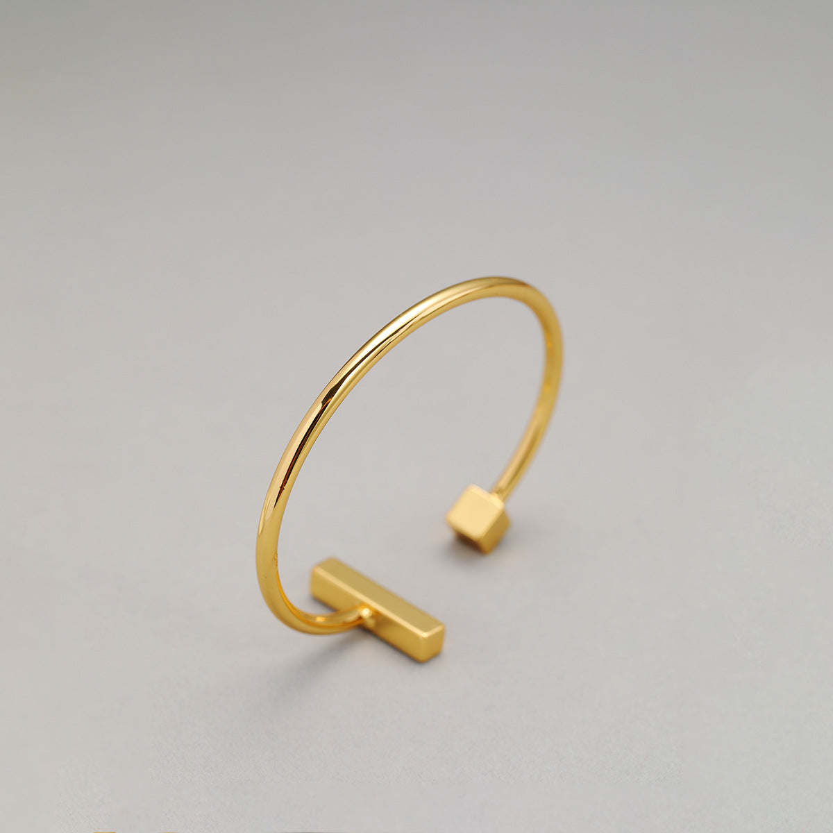 ALODIA  BRACELET IN BRASS WITH 18K GOLD FINISH ADJUSTABLE