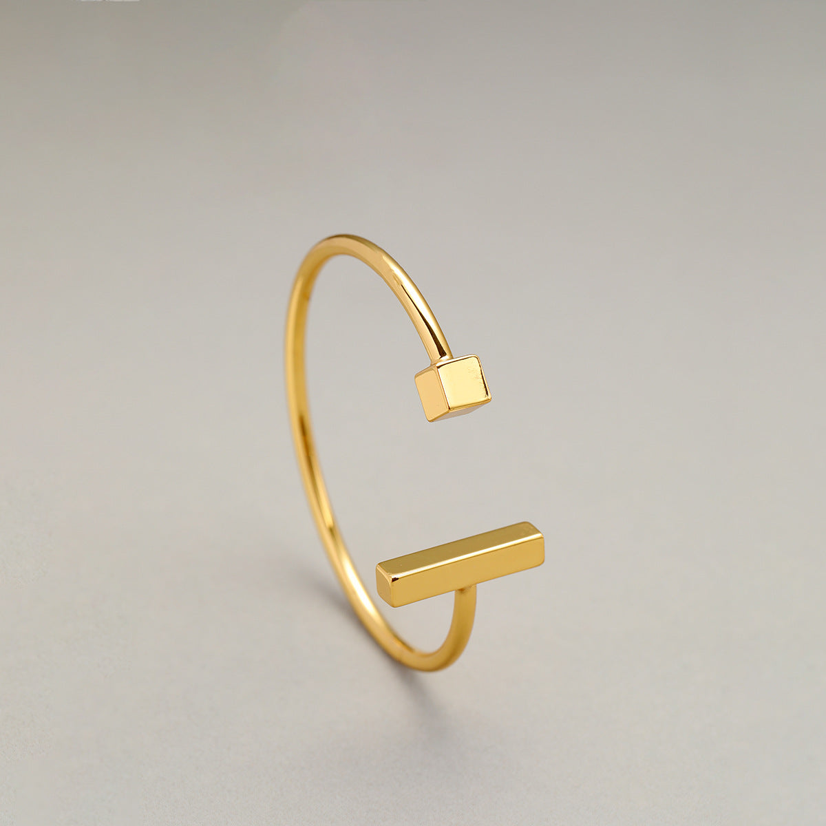 ALODIA  BRACELET IN BRASS WITH 18K GOLD FINISH ADJUSTABLE