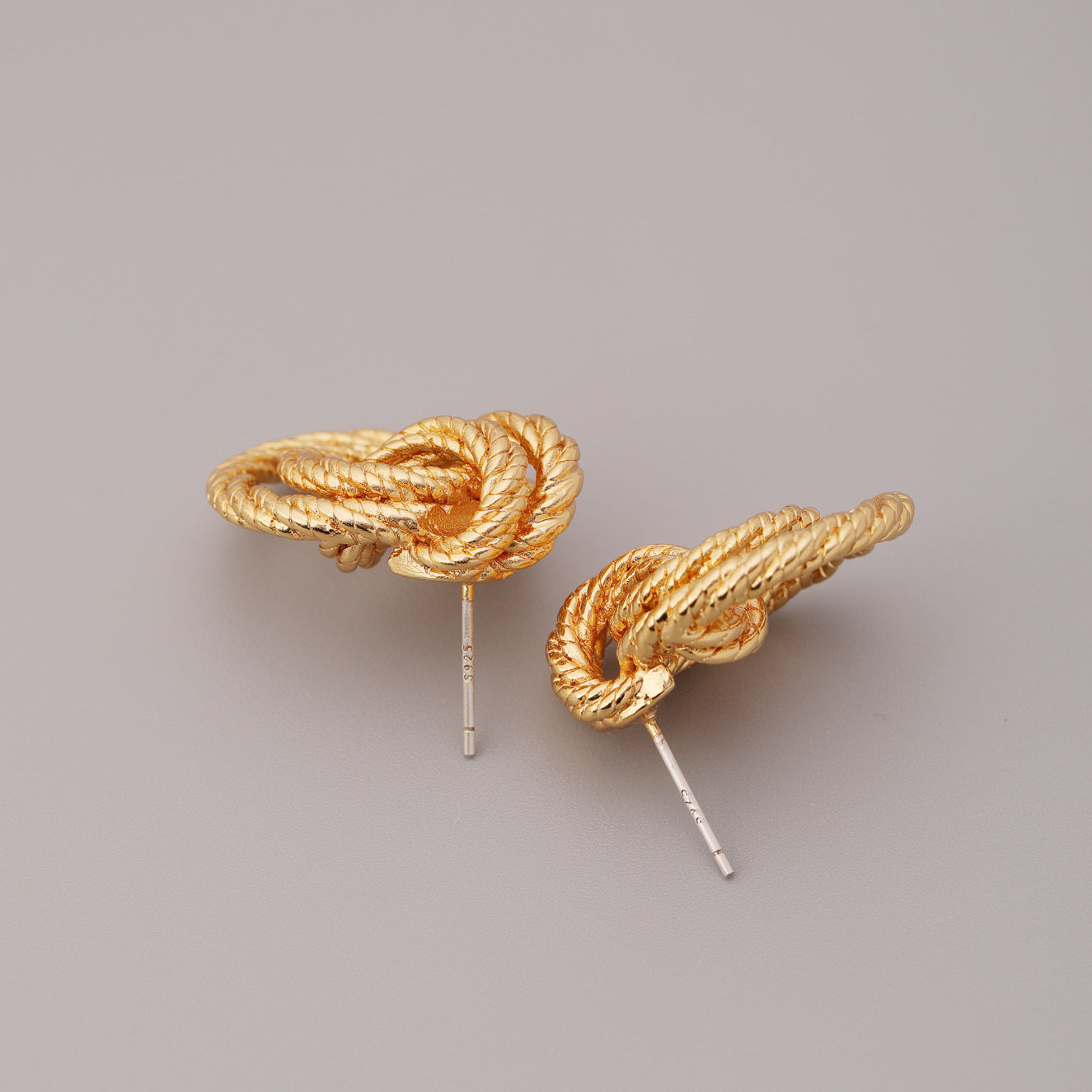 ALODIA  WOVEN EARRING IN BRASS WITH 18K GOLD FINISH 