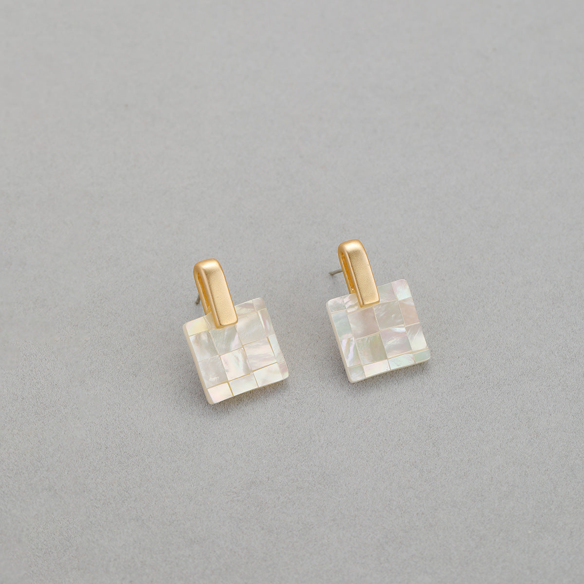 ALODIA  EARRING IN BRASS WITH 18K GOLD FINISH AND MOTHER-OF-PEARL