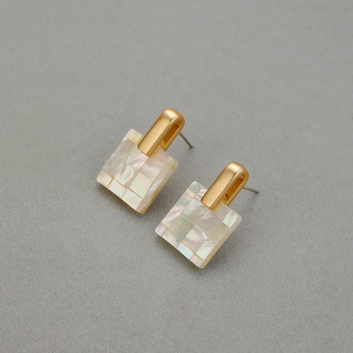 ALODIA  EARRING IN BRASS WITH 18K GOLD FINISH AND MOTHER-OF-PEARL