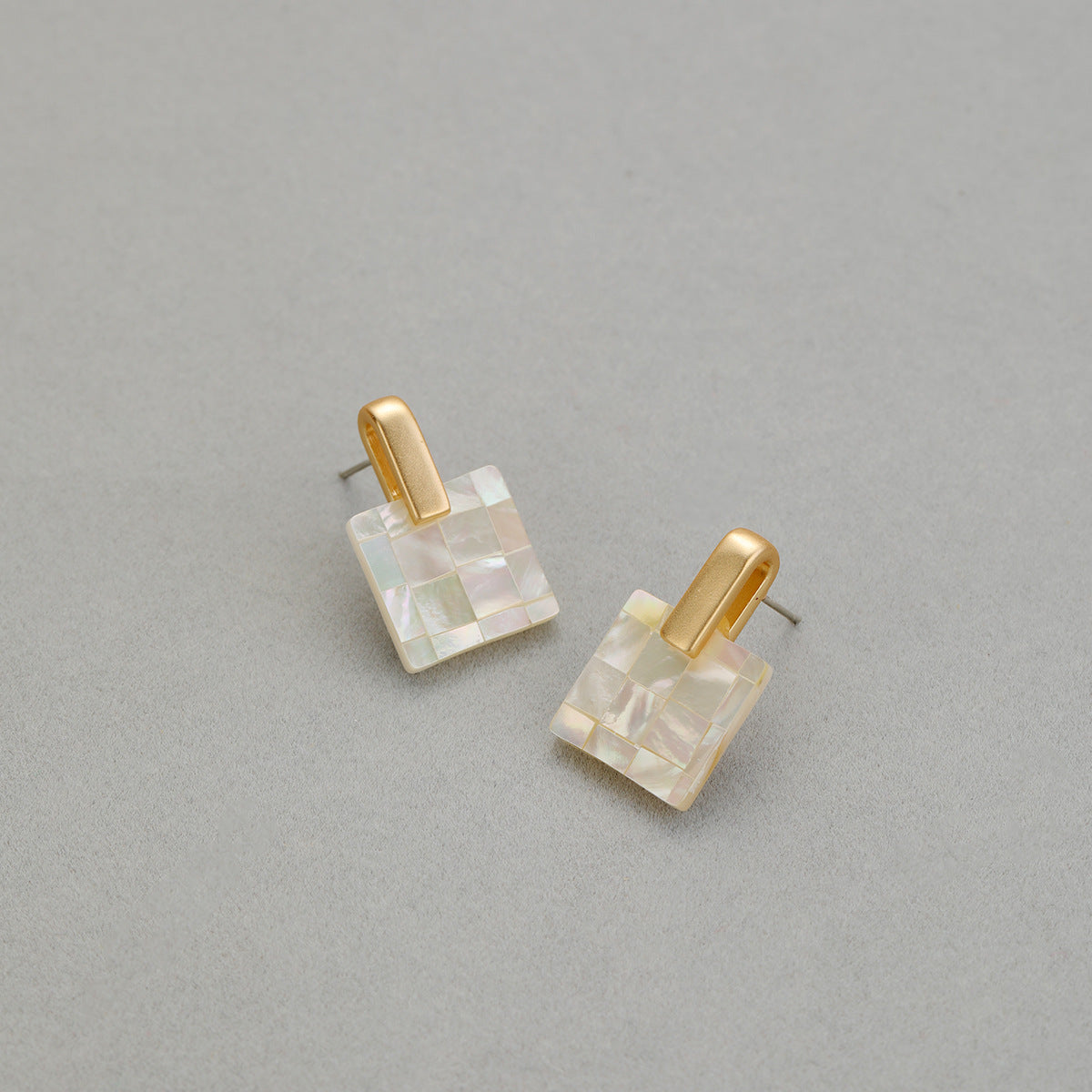 ALODIA  EARRING IN BRASS WITH 18K GOLD FINISH AND MOTHER-OF-PEARL