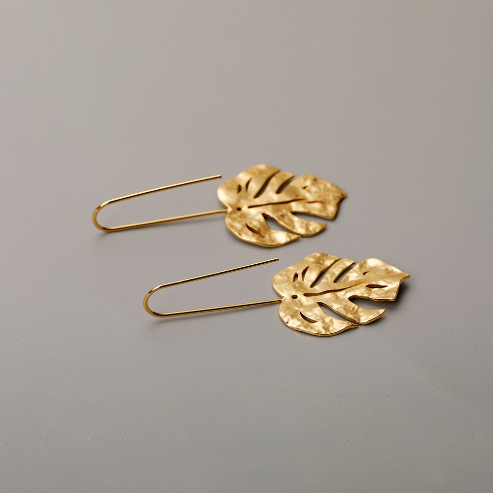 ALODIA  VINTAGE STYLE LEAF EARRING IN BRASS WITH 18K GOLD FINISH 