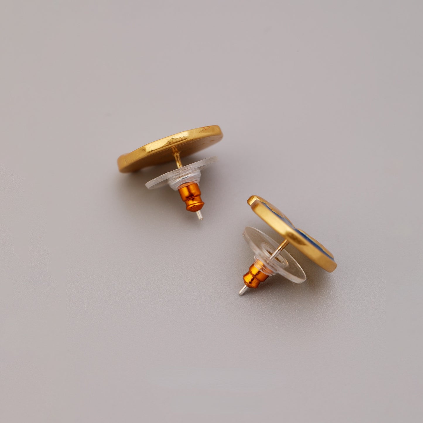 ALODIA  EARRING IN BRASS WITH 18K GOLD FINISH AND ENAMEL