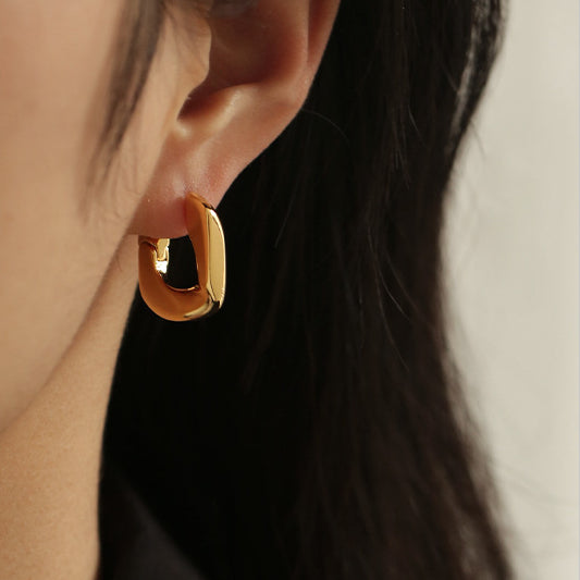 EARRING IN BRASS WITH 18K GOLD FINISH 