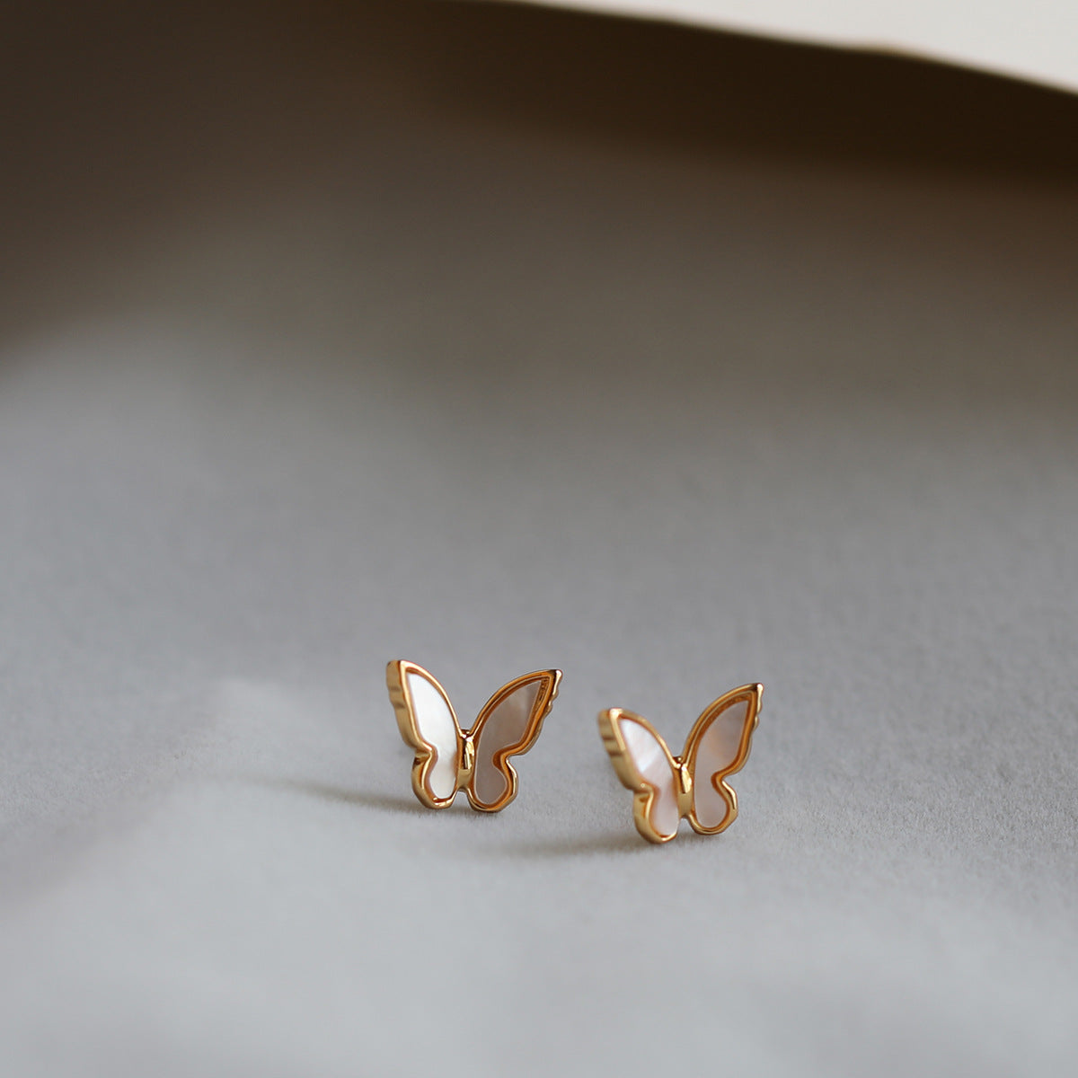 ALODIA  BUTTERFLY EARRING ELEGANT IN BRASS WITH 18K GOLD FINISH AND MOTHER-OF-PEARL