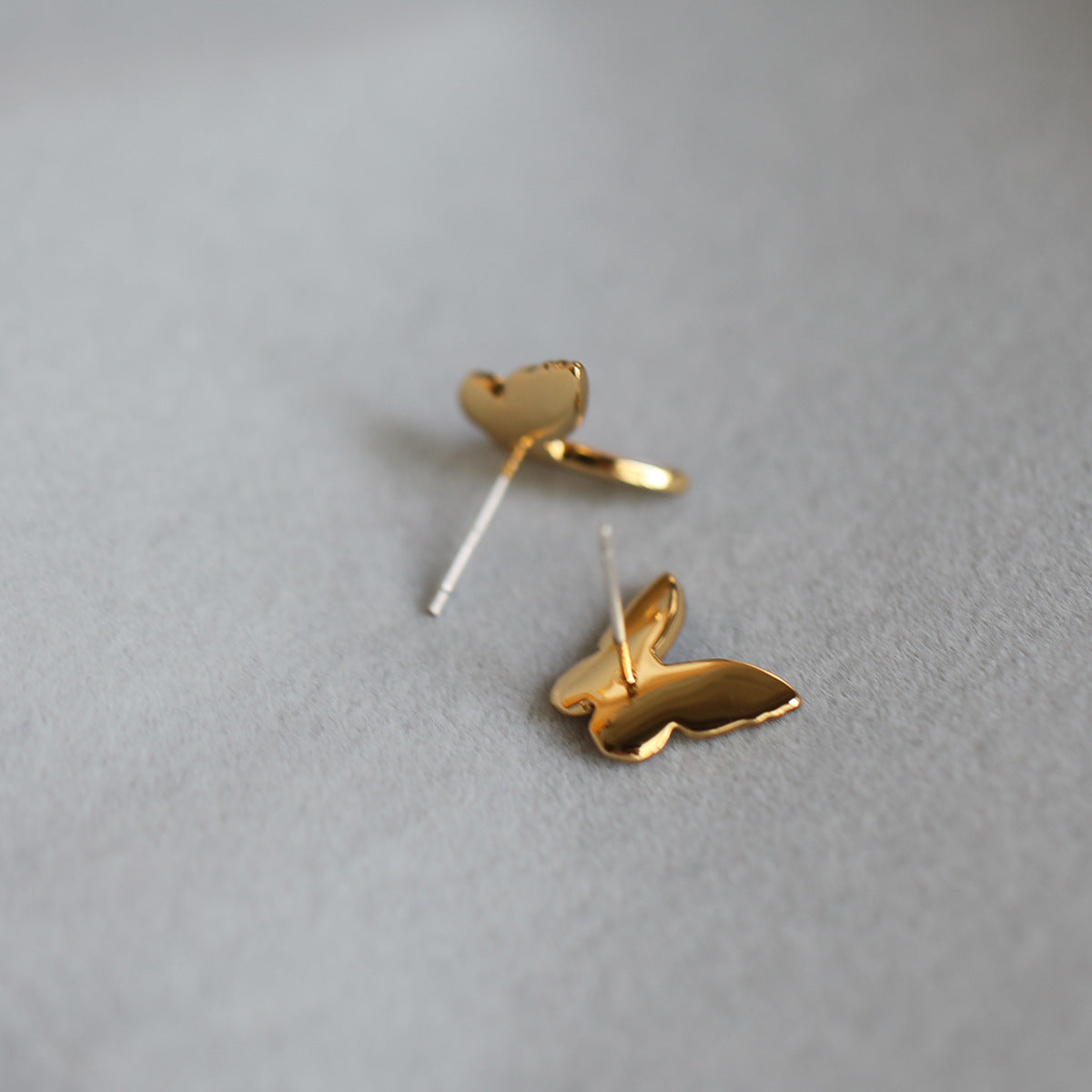 ALODIA  BUTTERFLY EARRING ELEGANT IN BRASS WITH 18K GOLD FINISH AND MOTHER-OF-PEARL